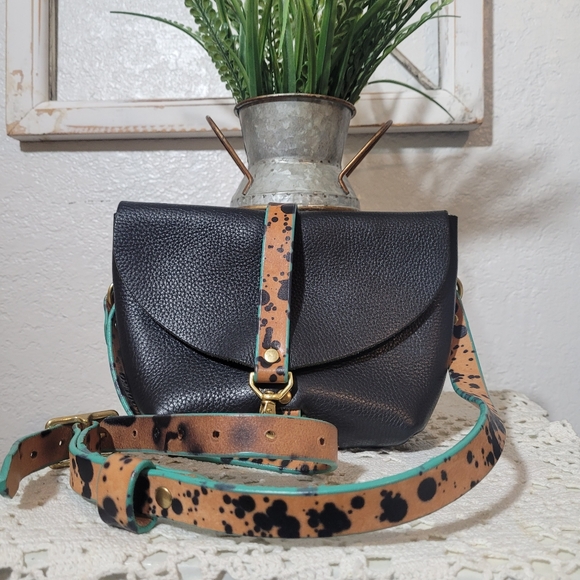 Glad & Young Black Leather Fanny Crossbody Bag - Picture 3 of 7